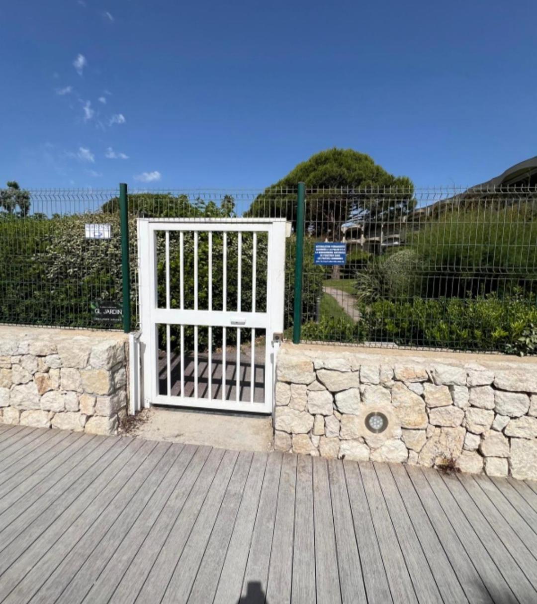 Charmant Studio Villeneuve-Loubet Exterior photo